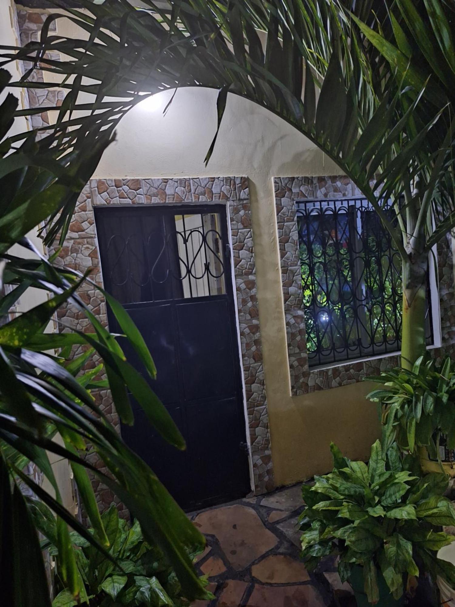 Mount Zion Guest House, Mtwapa Mtomondoni Момбаса Екстериор снимка
